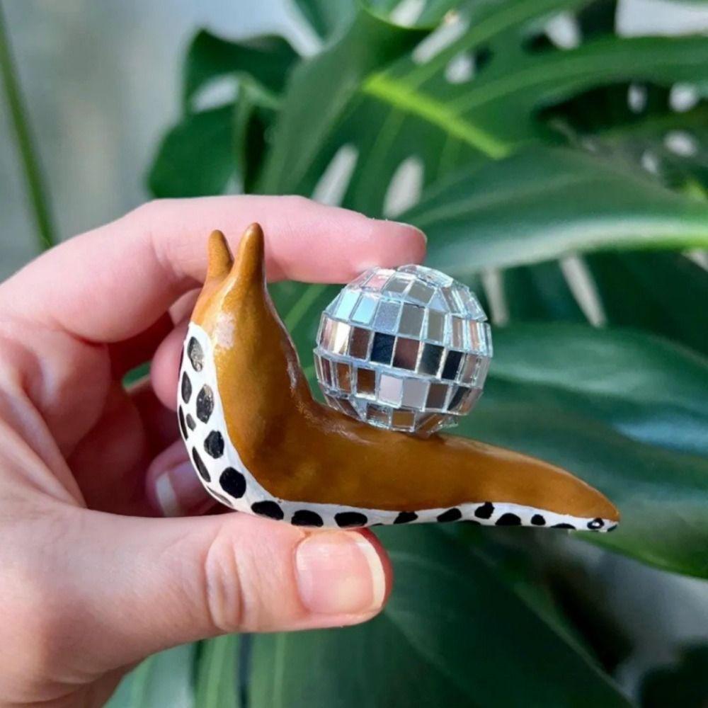 Disco snail graphic